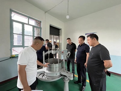 临汾市新晋商联合会考察调研郭爱民副会长单位"山西绿之源农业科技仪上连翘茶厂"