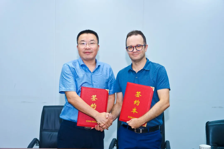 江苏中海互联网科技(艾涂邦)董事长兼ceo芮江峰